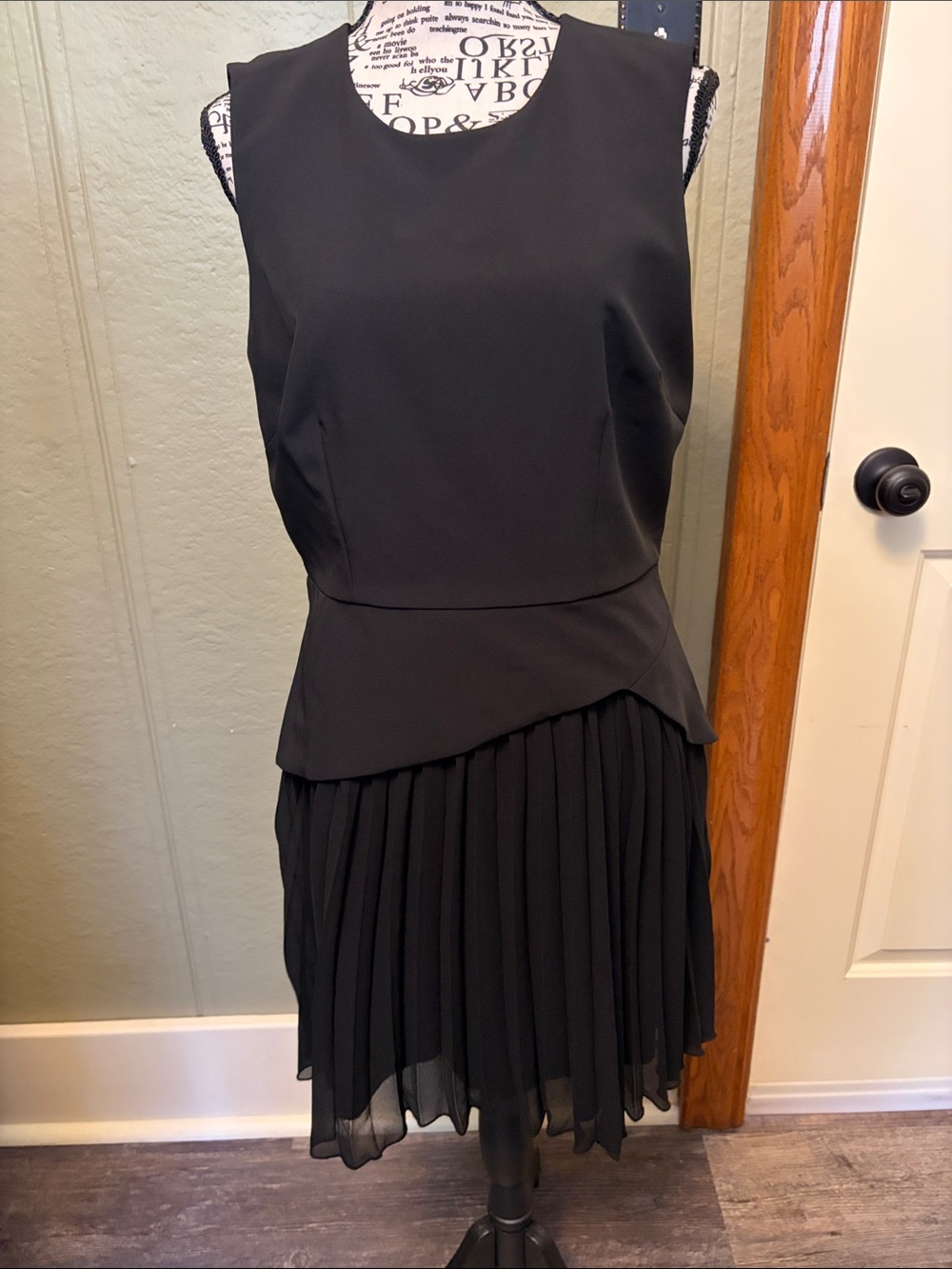Sam Edelman Black Sleeveless Pleated Midi Dress 34 length